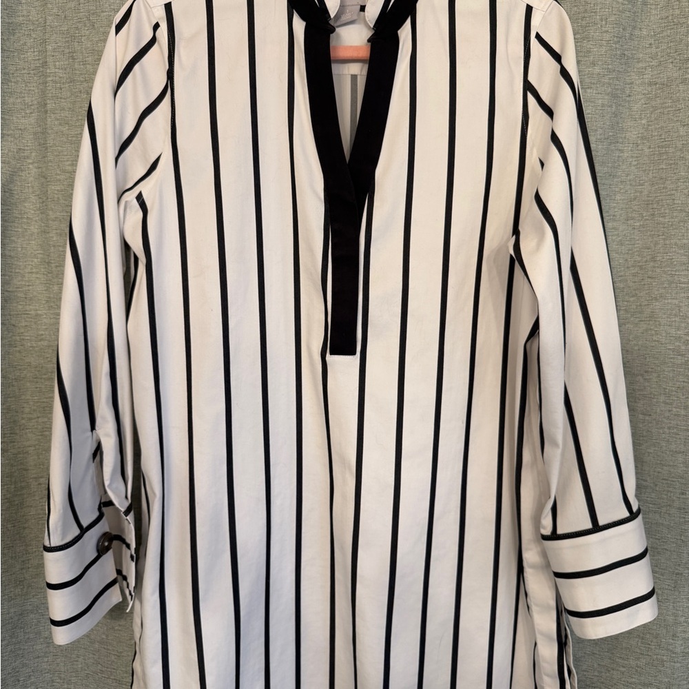 Chico's Black and White No-Iron Top